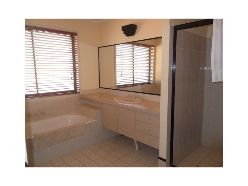 92 Oxley Drive, Paradise Point QLD 4216