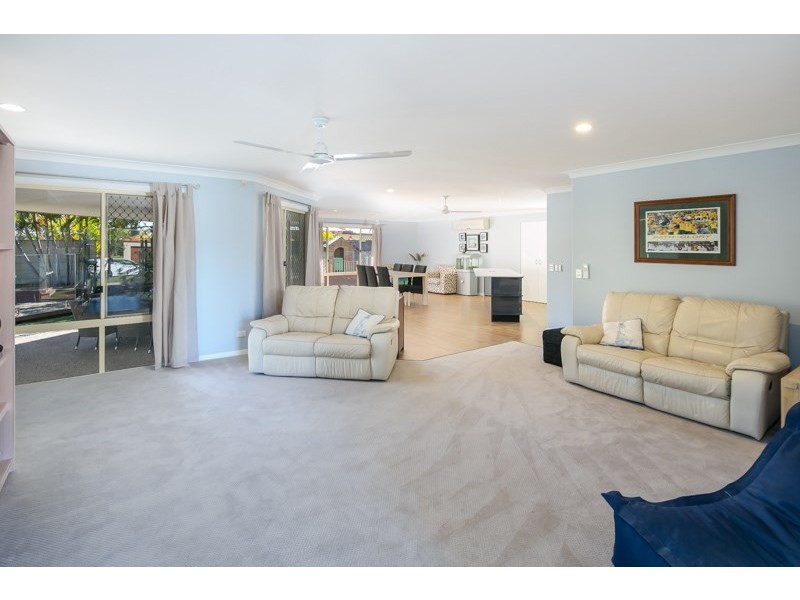 6 Grande Terrace, Helensvale QLD 4212