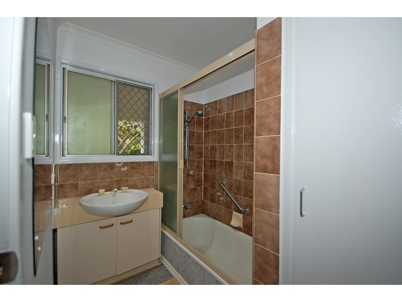 27 Hocking Street, Arundel QLD 4214