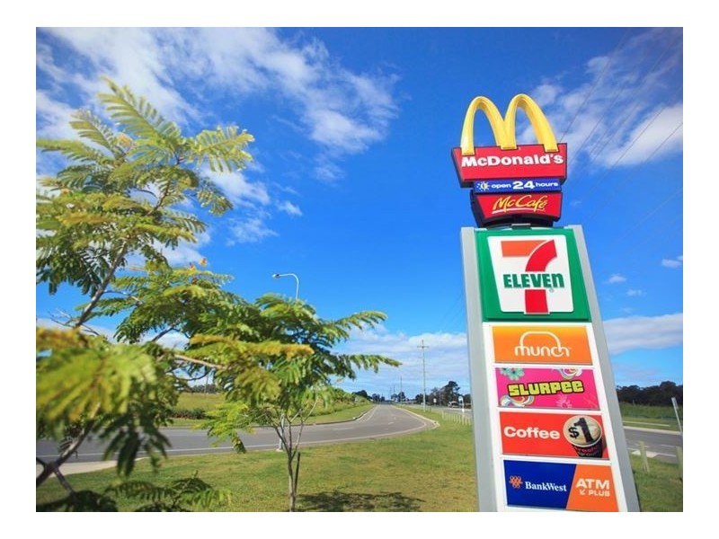 37 Sickle Avenue, Hope Island QLD 4212