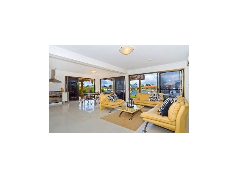 14 Markham Avenue, Runaway Bay QLD 4216
