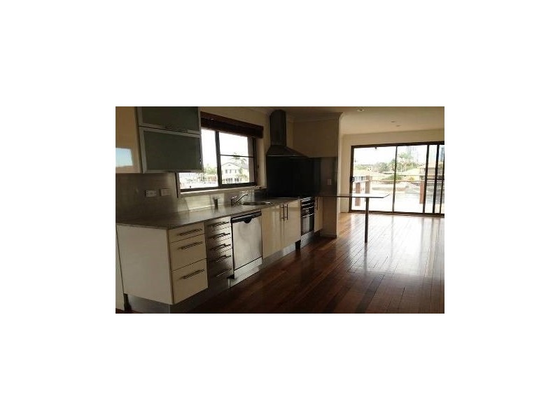 14 Markham Avenue, Runaway Bay QLD 4216