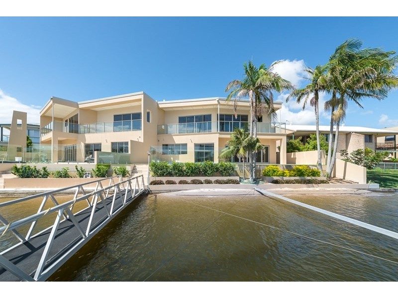 2/5 Huon Crescent, Runaway Bay QLD 4216