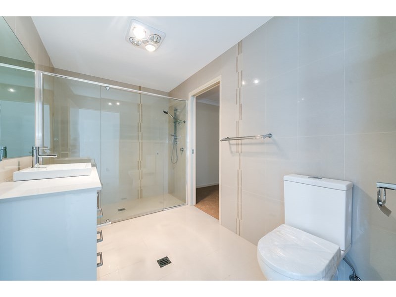 2/5 Huon Crescent, Runaway Bay QLD 4216