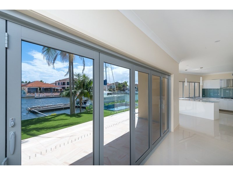 2/5 Huon Crescent, Runaway Bay QLD 4216