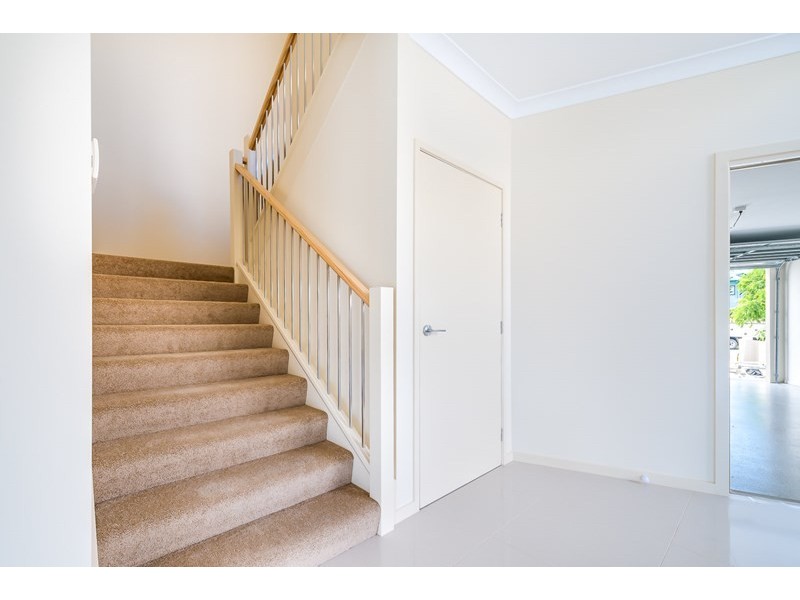 2/5 Huon Crescent, Runaway Bay QLD 4216