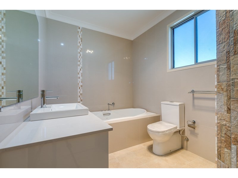 2/5 Huon Crescent, Runaway Bay QLD 4216