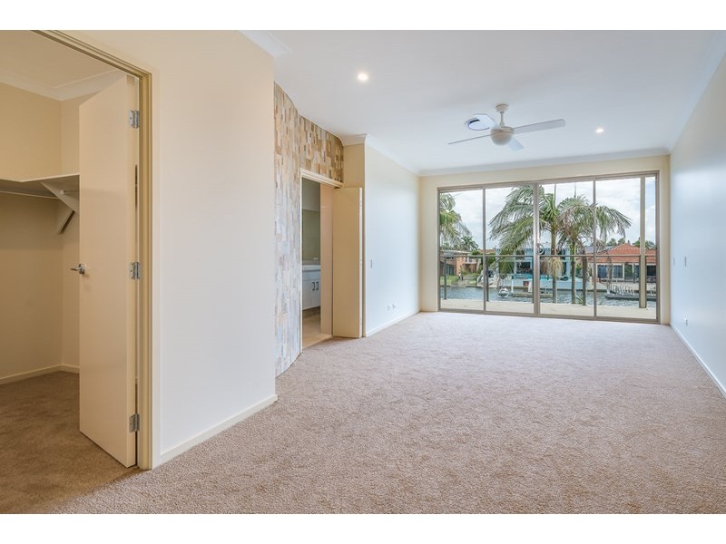 2/5 Huon Crescent, Runaway Bay QLD 4216