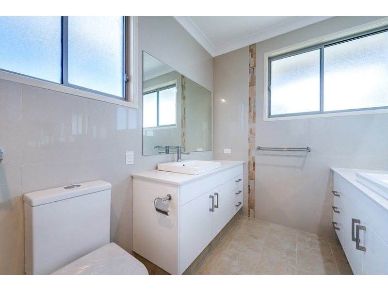 2/5 Huon Crescent, Runaway Bay QLD 4216