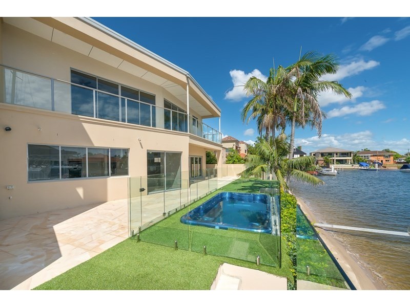 2/5 Huon Crescent, Runaway Bay QLD 4216