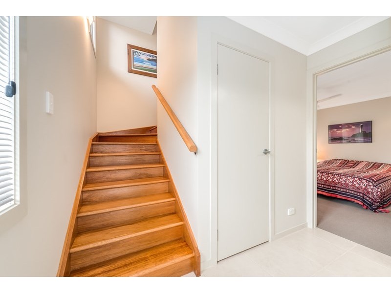 4/10 Middle Street, Labrador QLD 4215