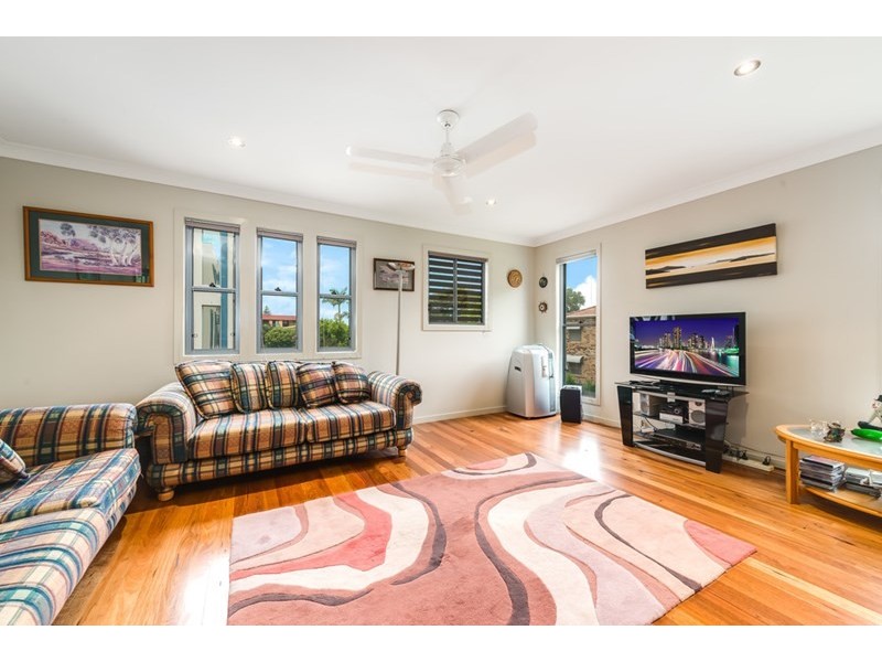 4/10 Middle Street, Labrador QLD 4215