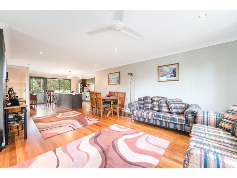 4/10 Middle Street, Labrador QLD 4215