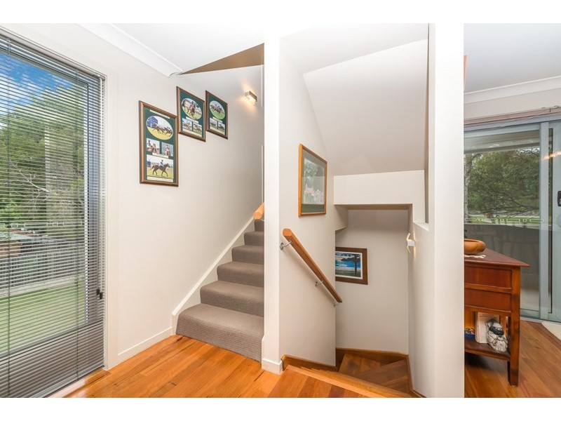 4/10 Middle Street, Labrador QLD 4215