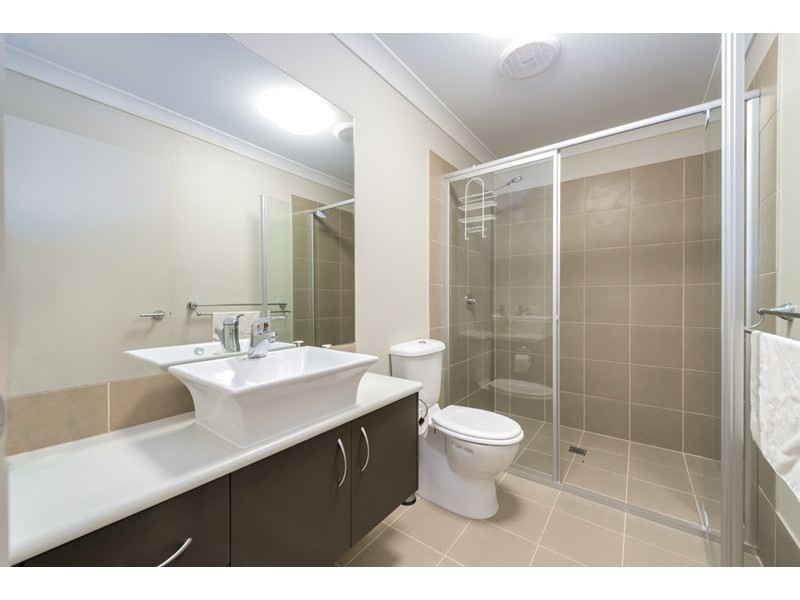 4/10 Middle Street, Labrador QLD 4215