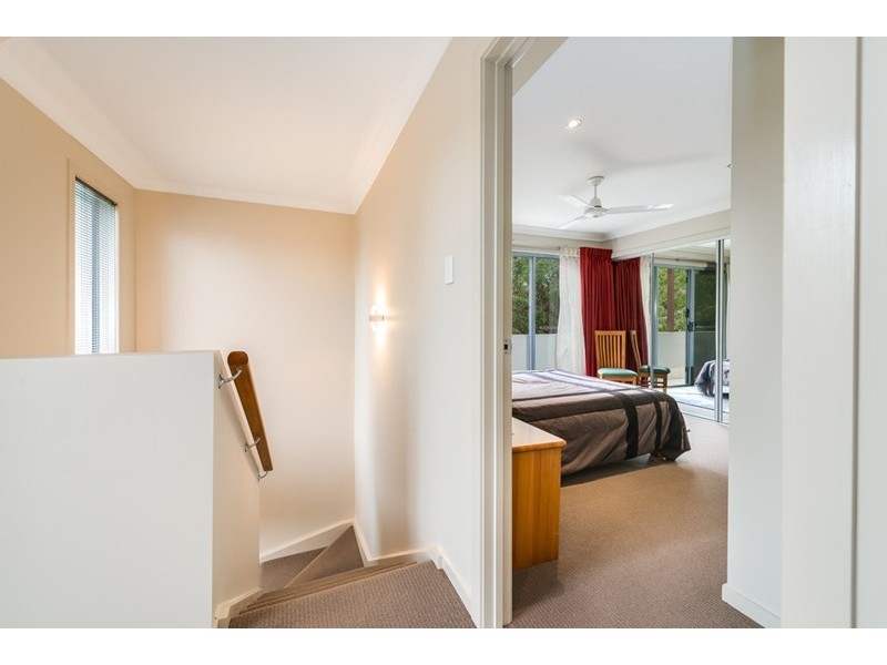 4/10 Middle Street, Labrador QLD 4215