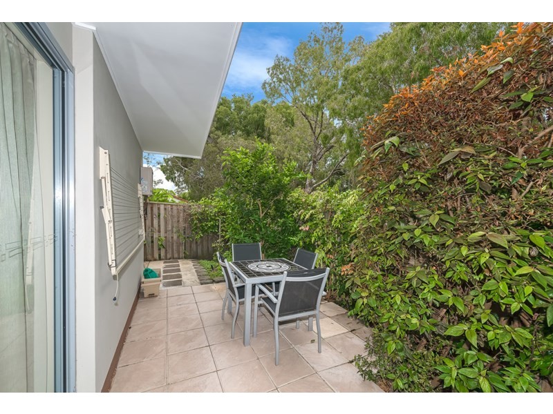 4/10 Middle Street, Labrador QLD 4215