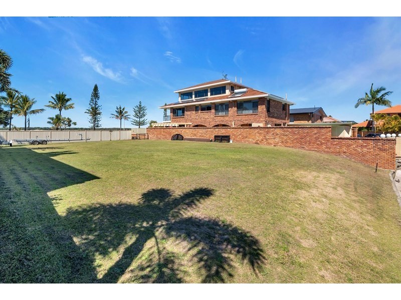 42 Shearwater Esplanade, Runaway Bay QLD 4216