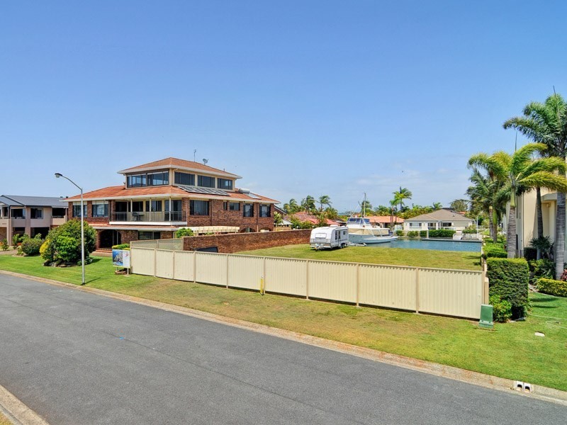 42 Shearwater Esplanade, Runaway Bay QLD 4216