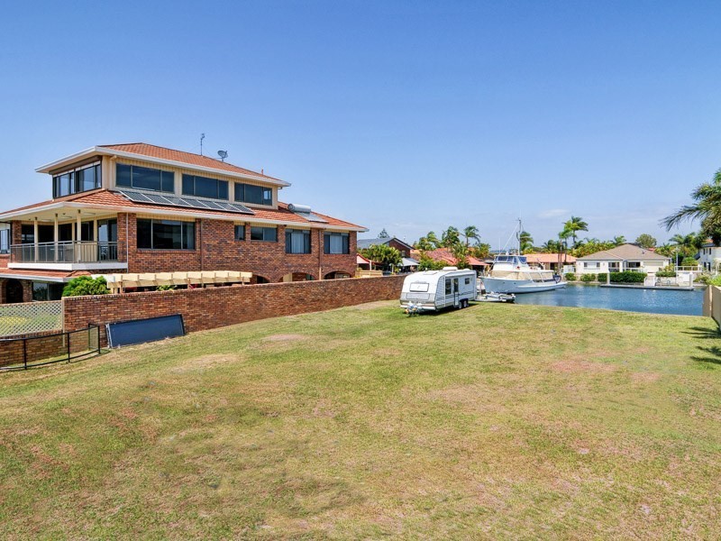 42 Shearwater Esplanade, Runaway Bay QLD 4216