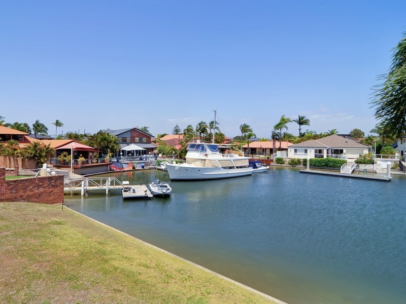 42 Shearwater Esplanade, Runaway Bay QLD 4216