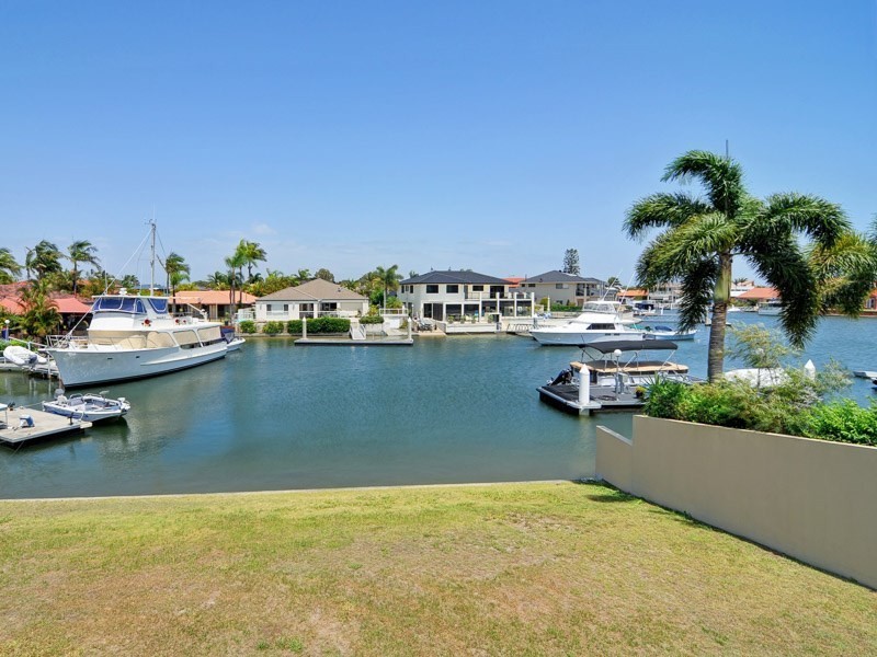 42 Shearwater Esplanade, Runaway Bay QLD 4216