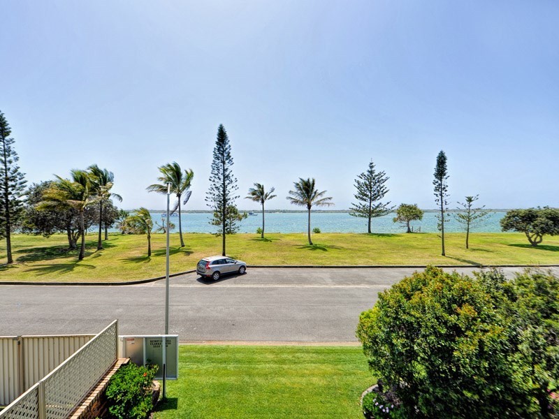 42 Shearwater Esplanade, Runaway Bay QLD 4216