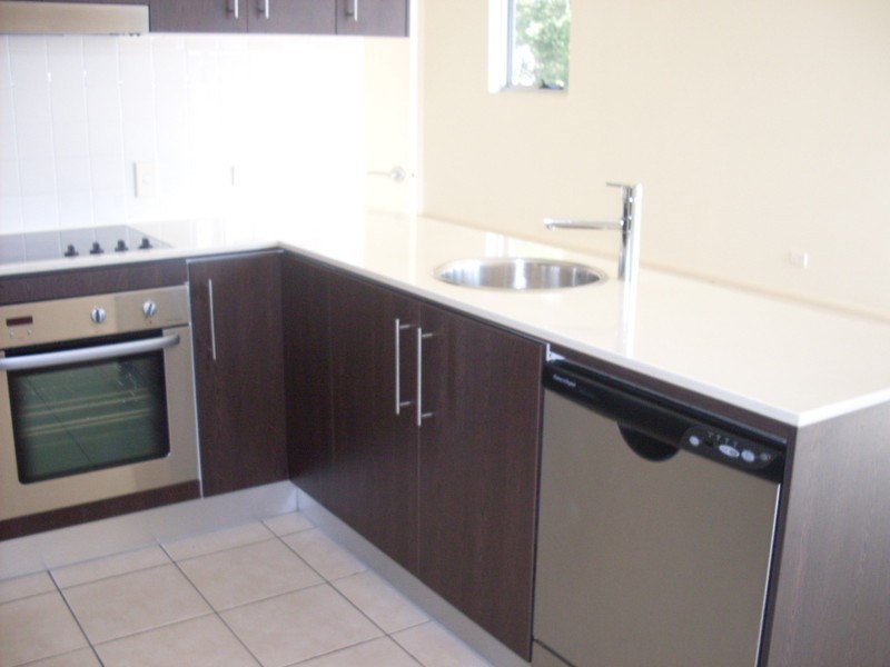 9/5 Carey Lane, Southport QLD 4215