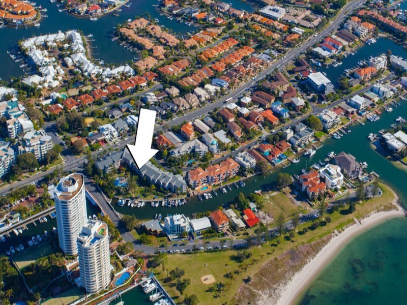 33/37 Bayview Street, Runaway Bay QLD 4216