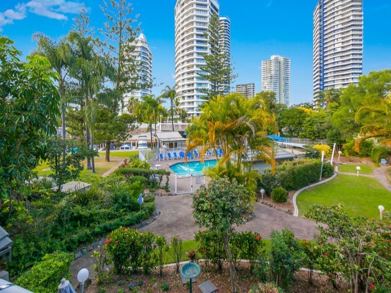 33/37 Bayview Street, Runaway Bay QLD 4216