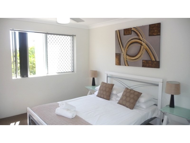 33/37 Bayview Street, Runaway Bay QLD 4216