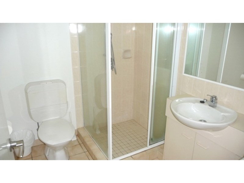 33/37 Bayview Street, Runaway Bay QLD 4216