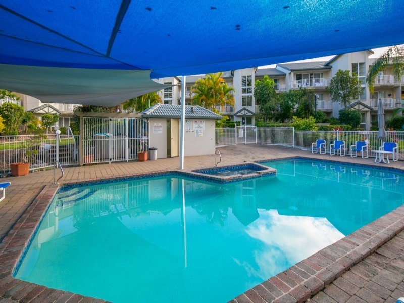 33/37 Bayview Street, Runaway Bay QLD 4216