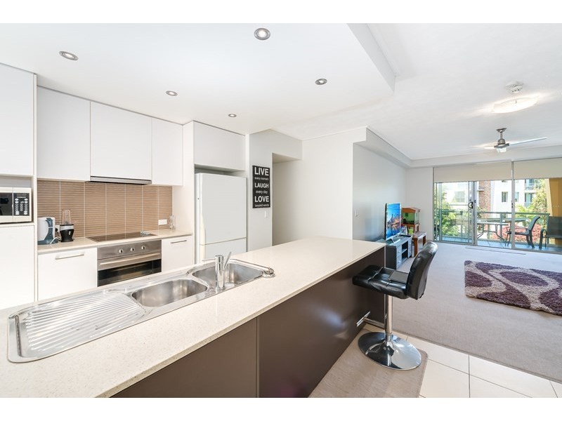325/64 Sickle Avenue, Hope Island QLD 4212