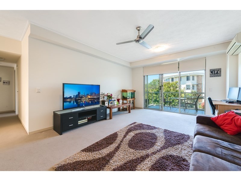 325/64 Sickle Avenue, Hope Island QLD 4212