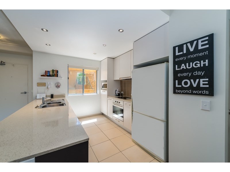 325/64 Sickle Avenue, Hope Island QLD 4212