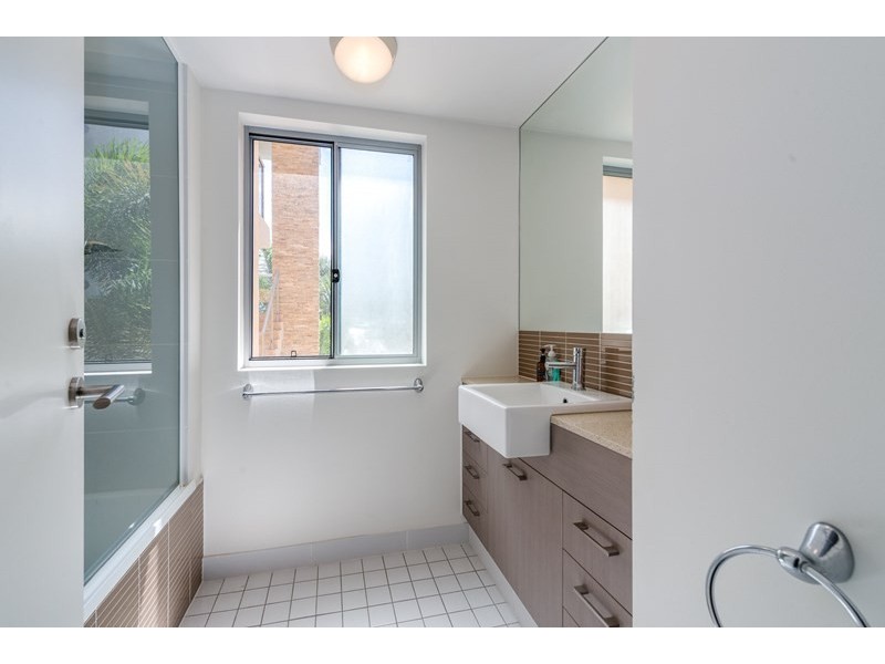 325/64 Sickle Avenue, Hope Island QLD 4212
