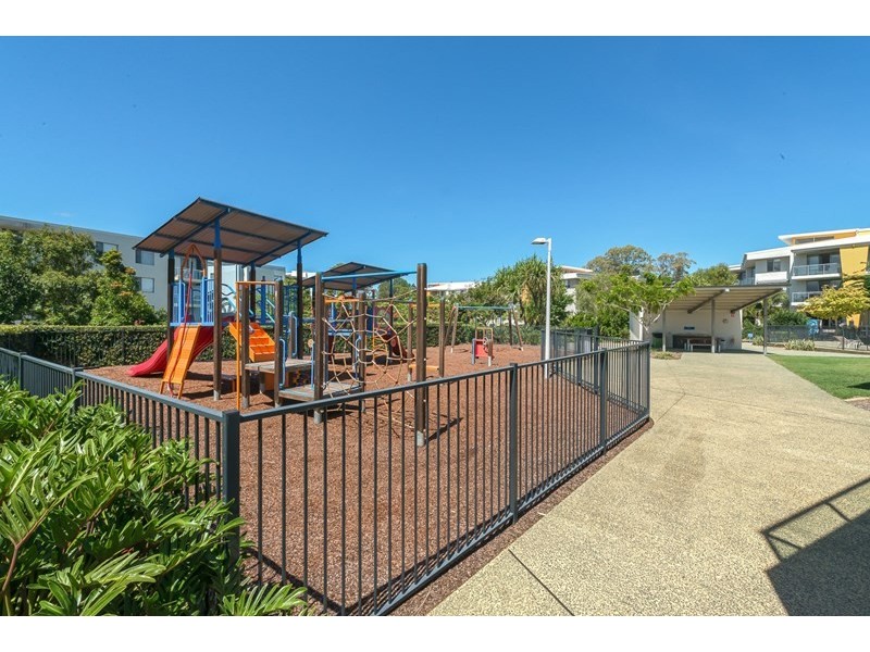 325/64 Sickle Avenue, Hope Island QLD 4212