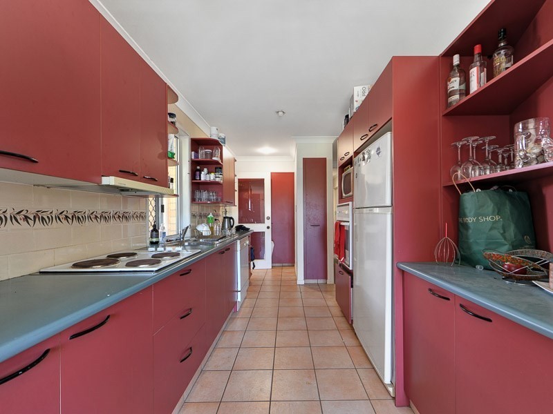 22 Vaggelas Crescent, Biggera Waters QLD 4216
