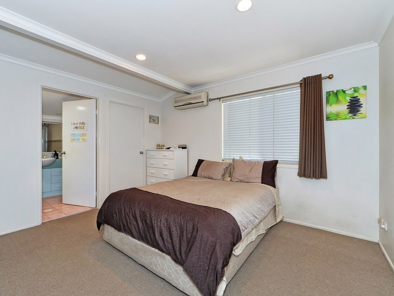 22 Vaggelas Crescent, Biggera Waters QLD 4216