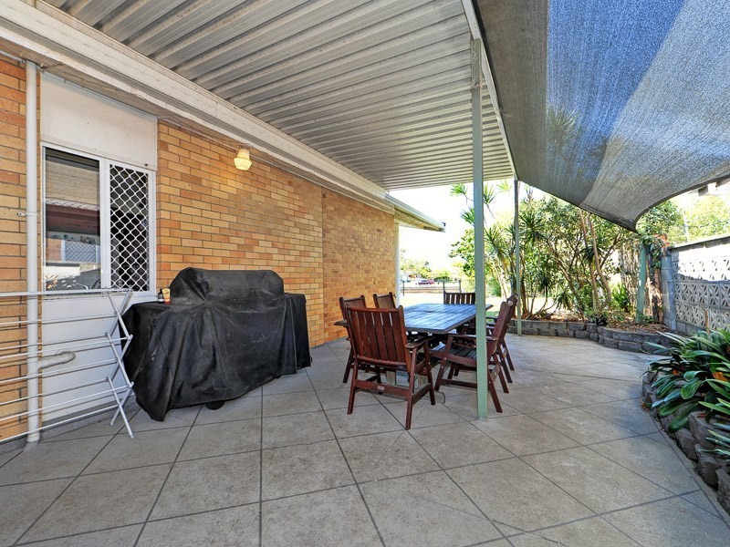 22 Vaggelas Crescent, Biggera Waters QLD 4216