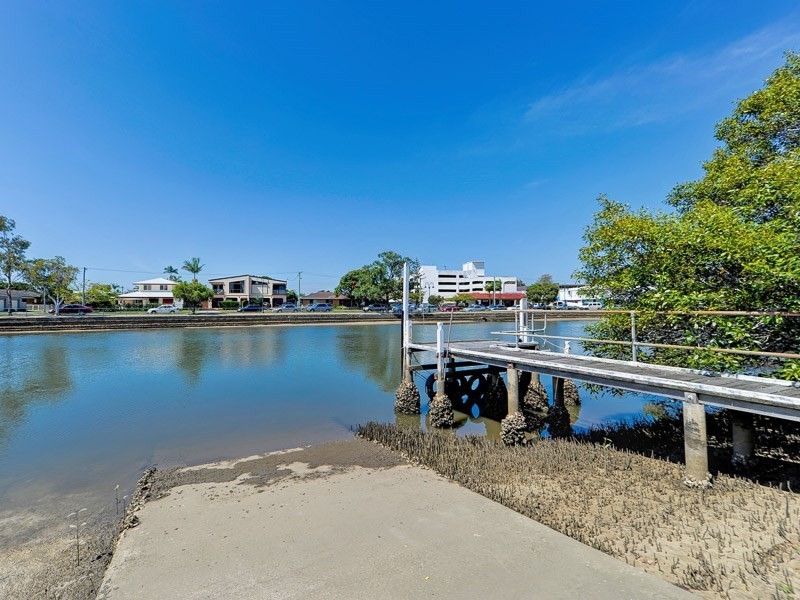 22 Vaggelas Crescent, Biggera Waters QLD 4216
