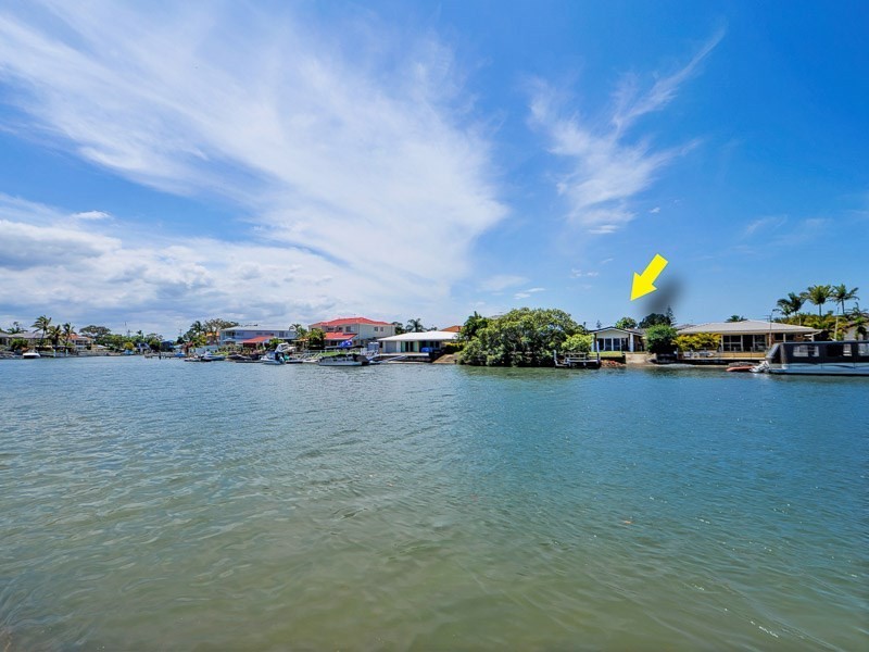 22 Vaggelas Crescent, Biggera Waters QLD 4216