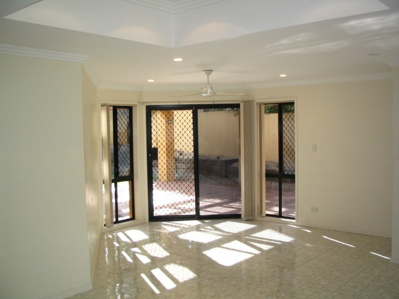 5 Herington Close, Arundel QLD 4214