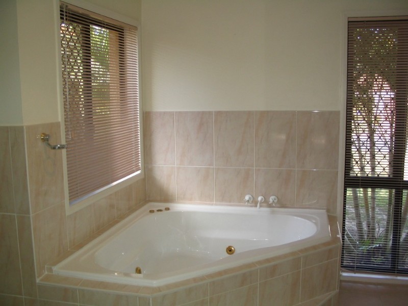 5 Herington Close, Arundel QLD 4214