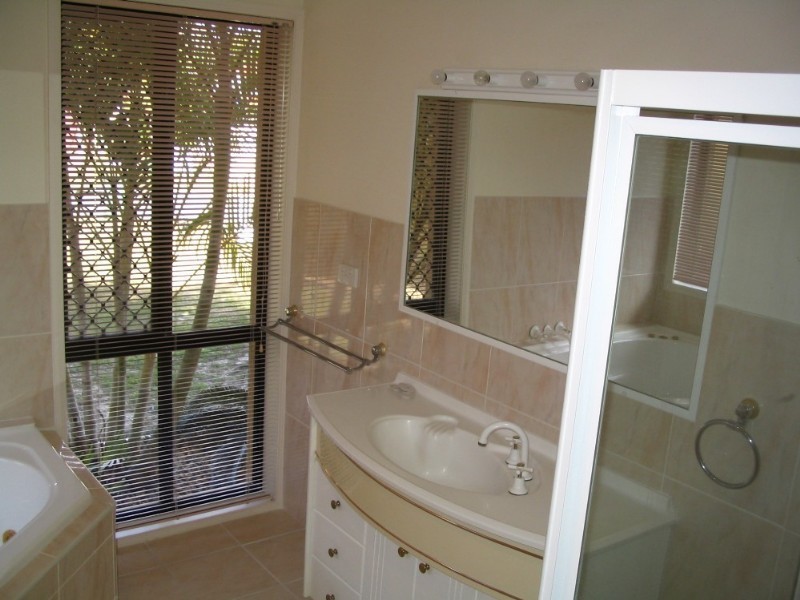5 Herington Close, Arundel QLD 4214