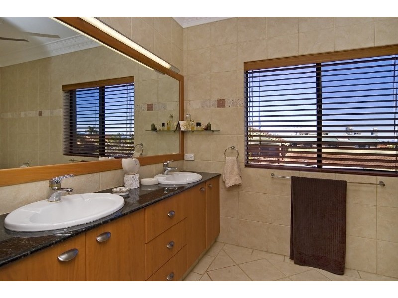 1/26 Shearwater Esplanade, Runaway Bay QLD 4216