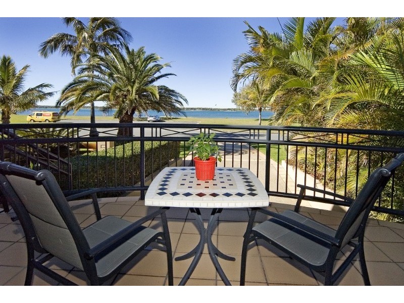 1/26 Shearwater Esplanade, Runaway Bay QLD 4216