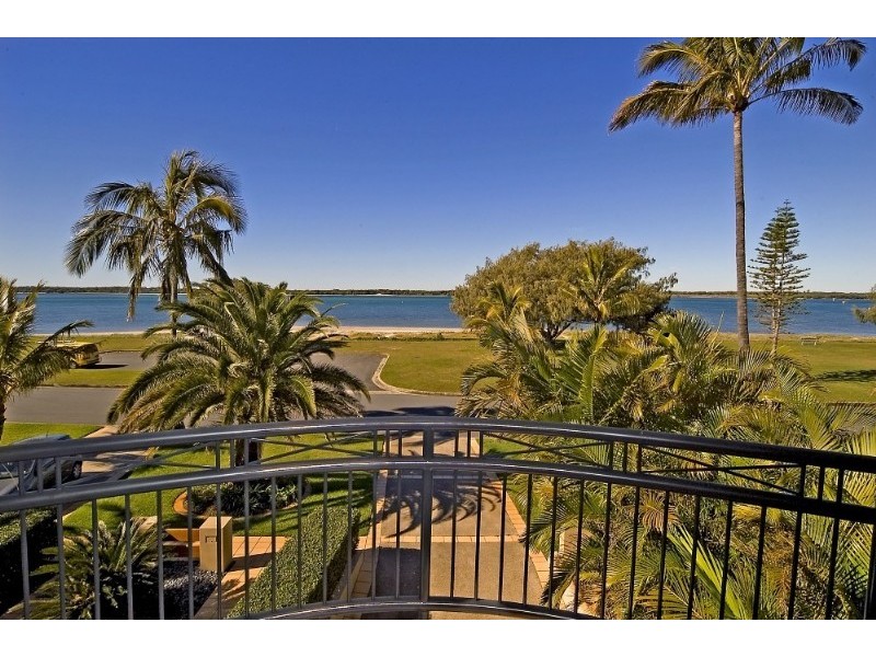 1/26 Shearwater Esplanade, Runaway Bay QLD 4216