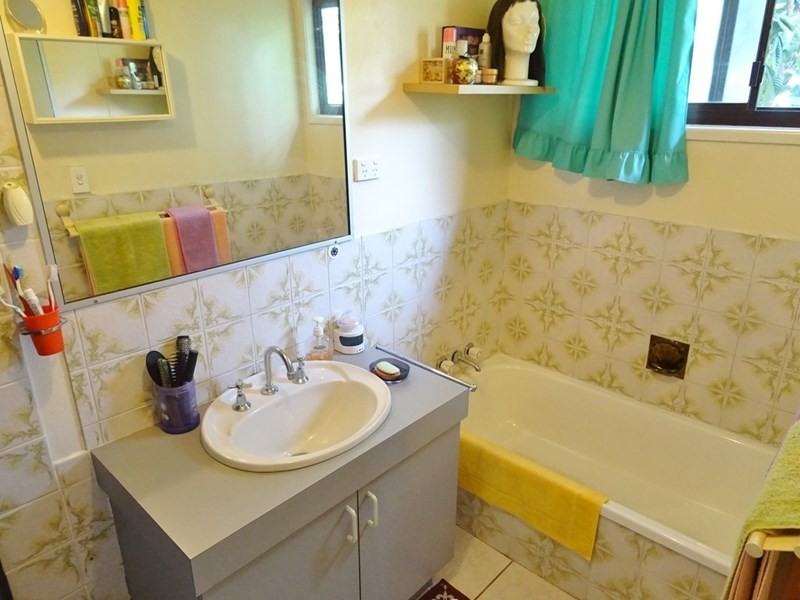 16 Kylie Street, Arundel QLD 4214